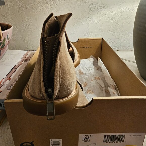 Born Iwa Suede Taupe Sandal - 8M - Picture 3 of 5